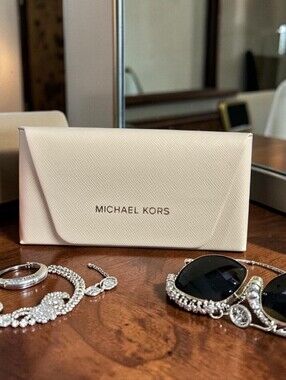 Michael Kors Textured Leather Snap Button Glasses Hardcase & Cleaning Cloth NEW